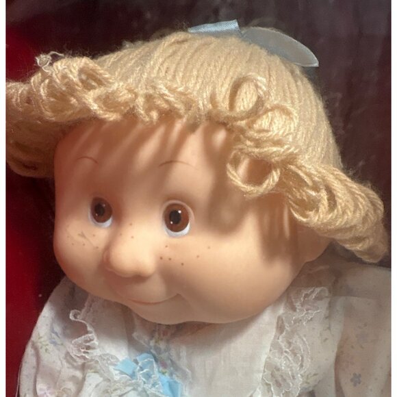 Flower Kids Doll By Blue Box Blond Hair White Blue Dress Freckles Brn Eyes 1983 - Picture 2 of 11